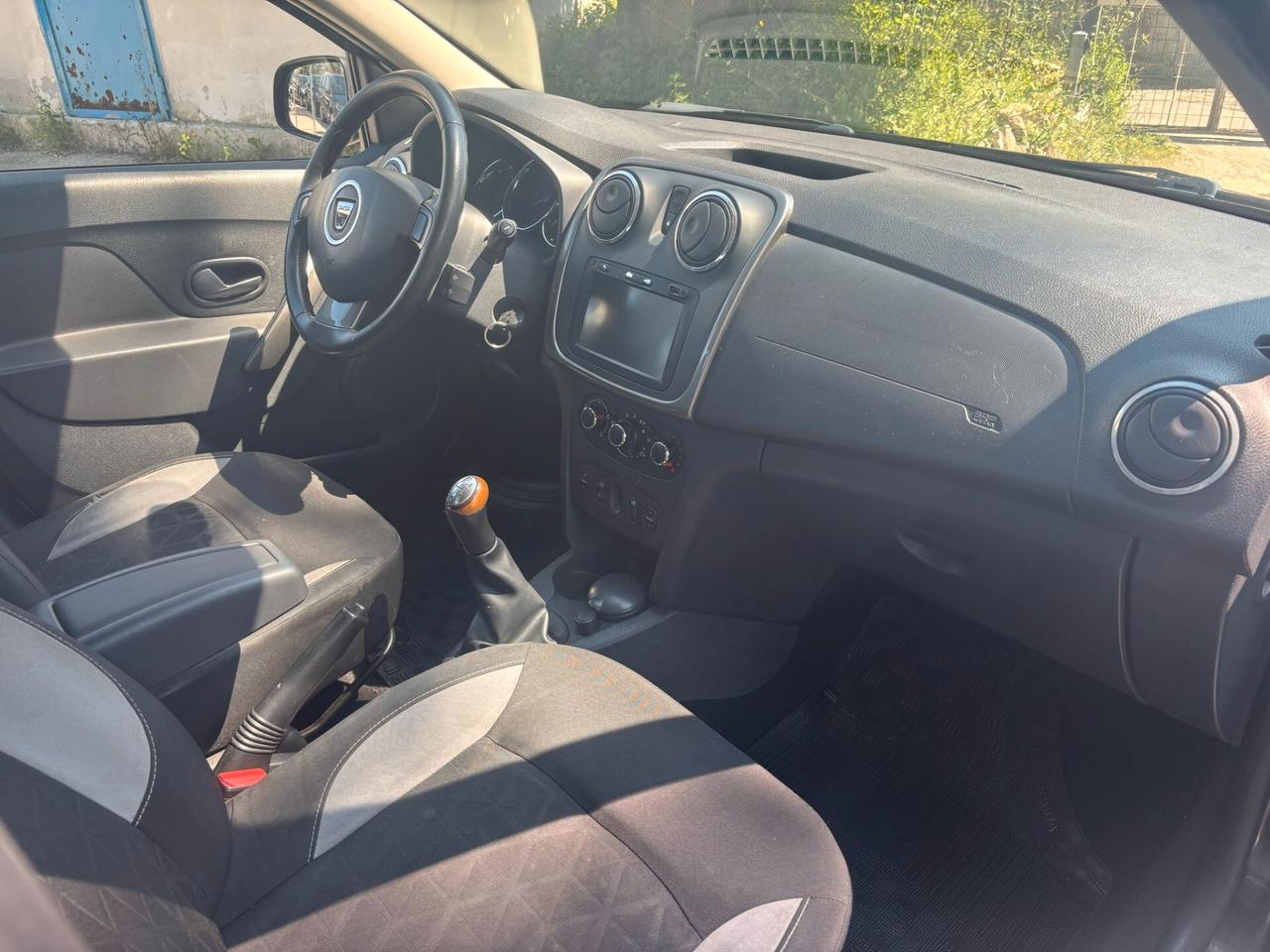 DACIA SANDERO STEPWAY 1.5 DCI Laureate - 2014