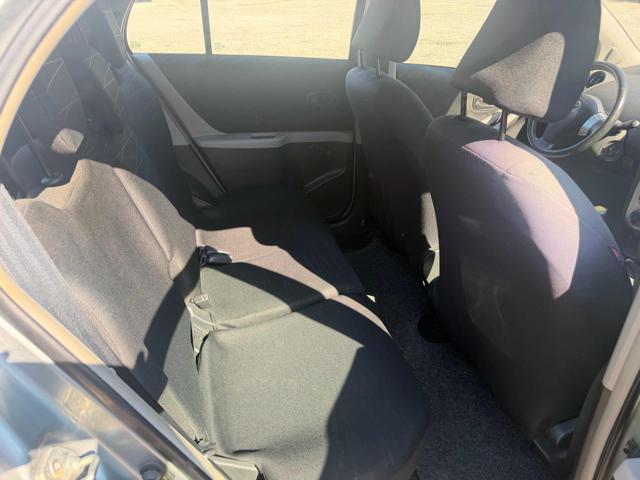 TOYOTA Yaris 108,985km 1.3 5p Sol senza nessun lavoro da fare