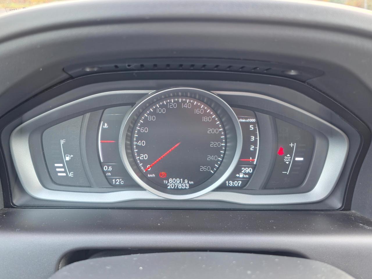 Volvo XC 60 XC60 D3 Geartronic R-design 2017-E6 Manuale