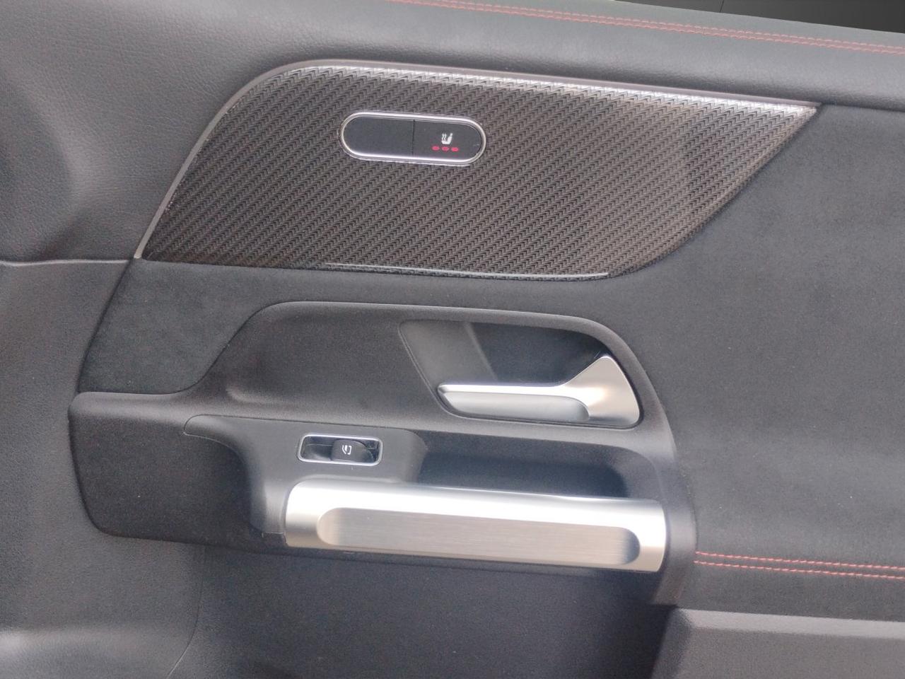 Mercedes GLB 200 d Premium 4MATIC..AMG.TELECAMERA.NAVI