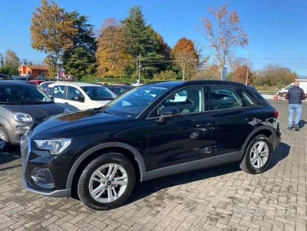 AUDI Q3 35 TFSI S tronic Business