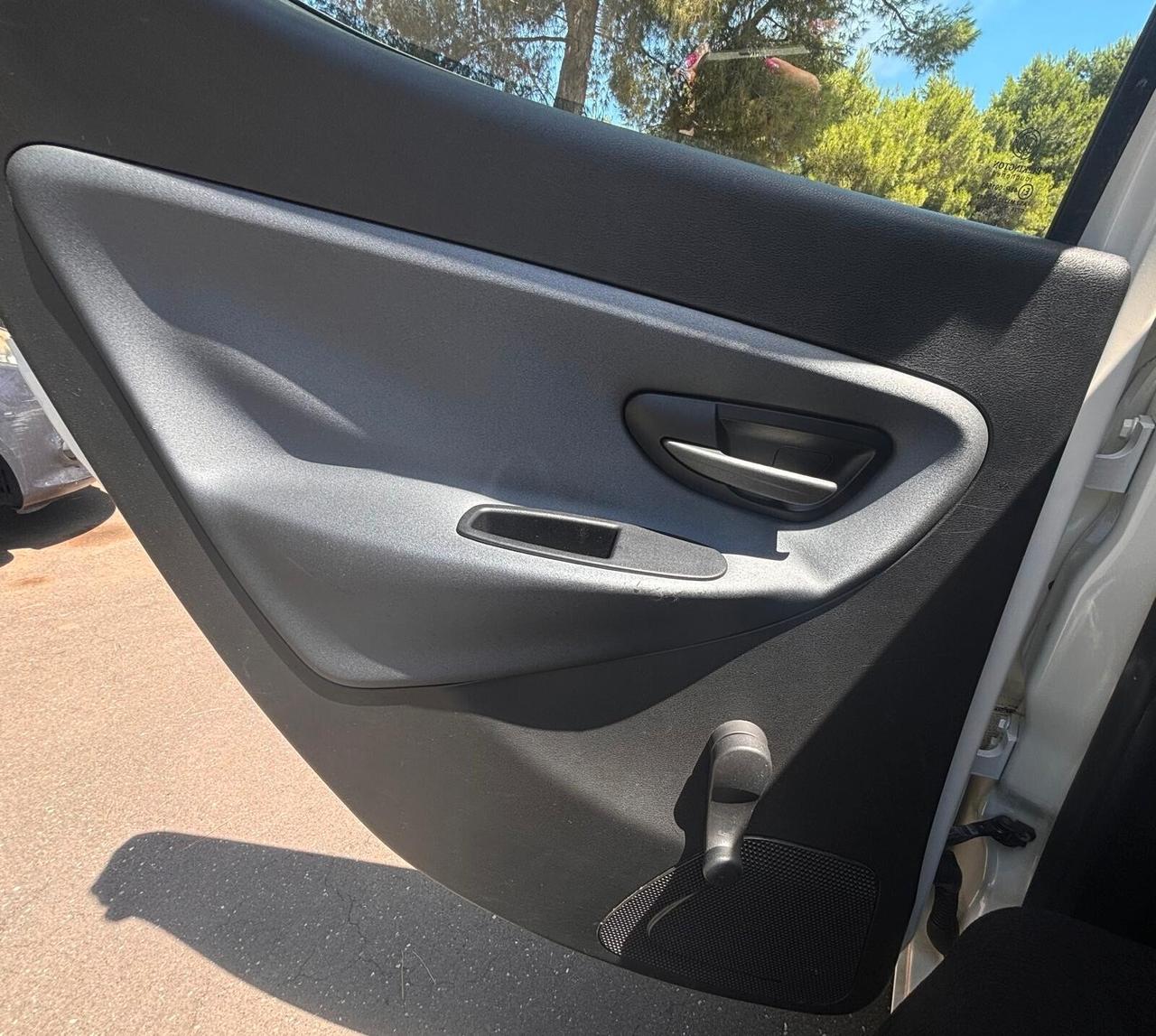 Lancia Ypsilon 1.2 69 CV 5 porte GPL Ecochic Silver