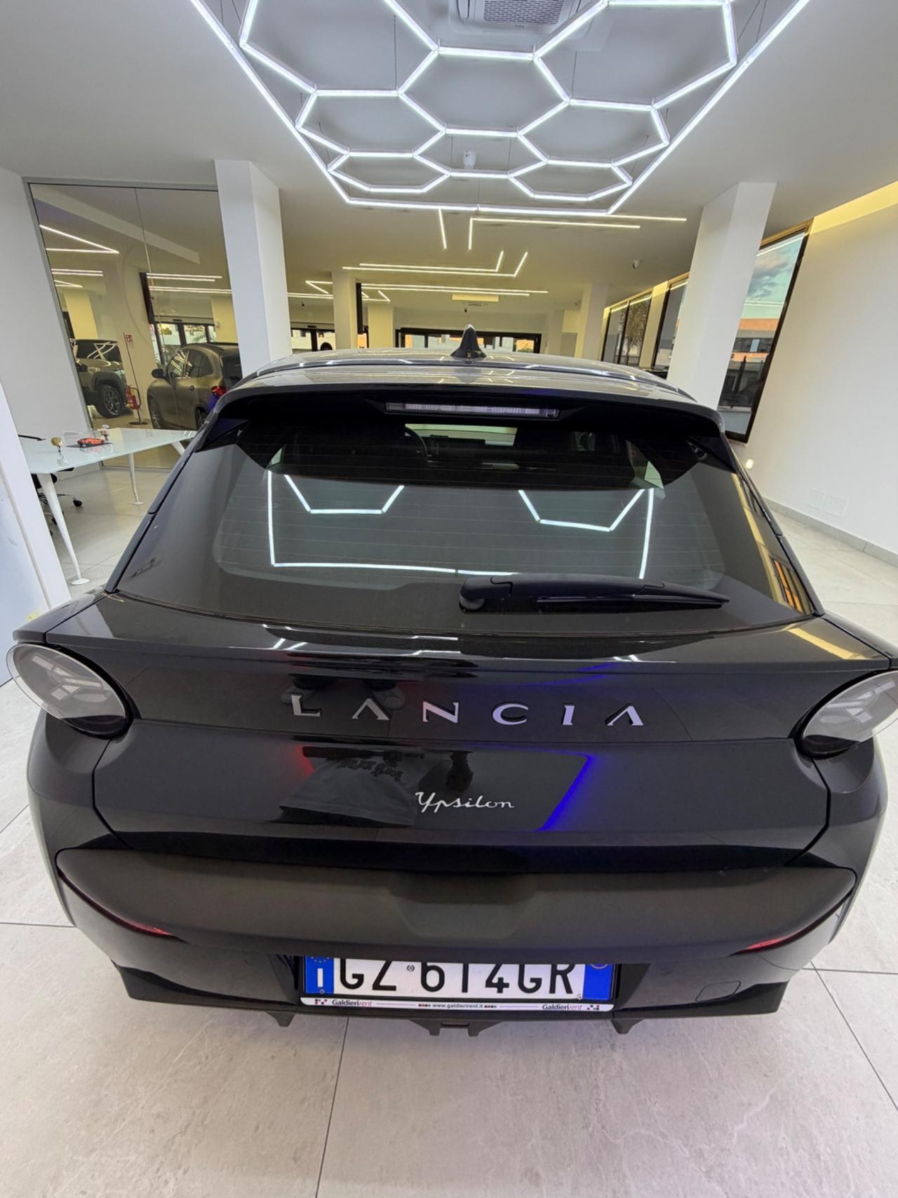Lancia Ypsilon Hybrid e-DCT