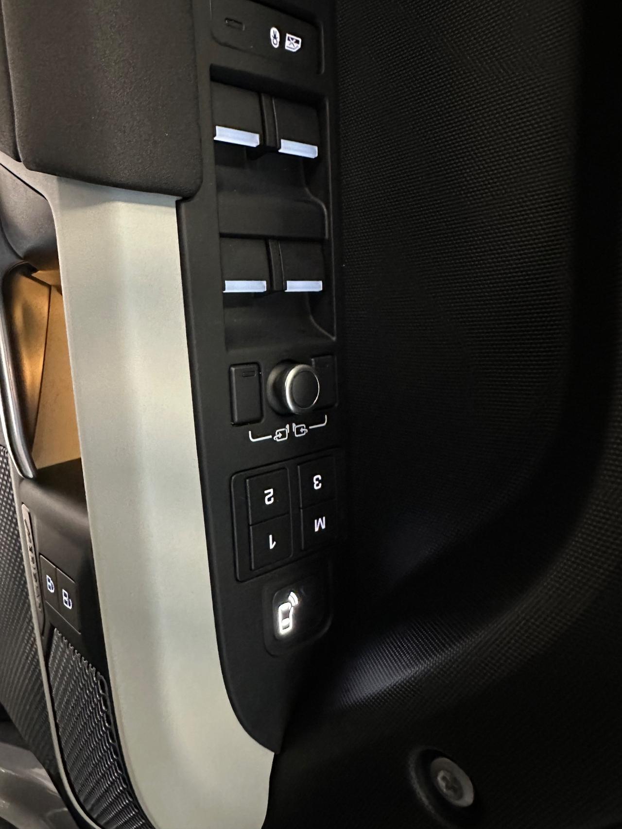 Land Rover Defender 110 3.0D I6 200 CV AWD Auto SE