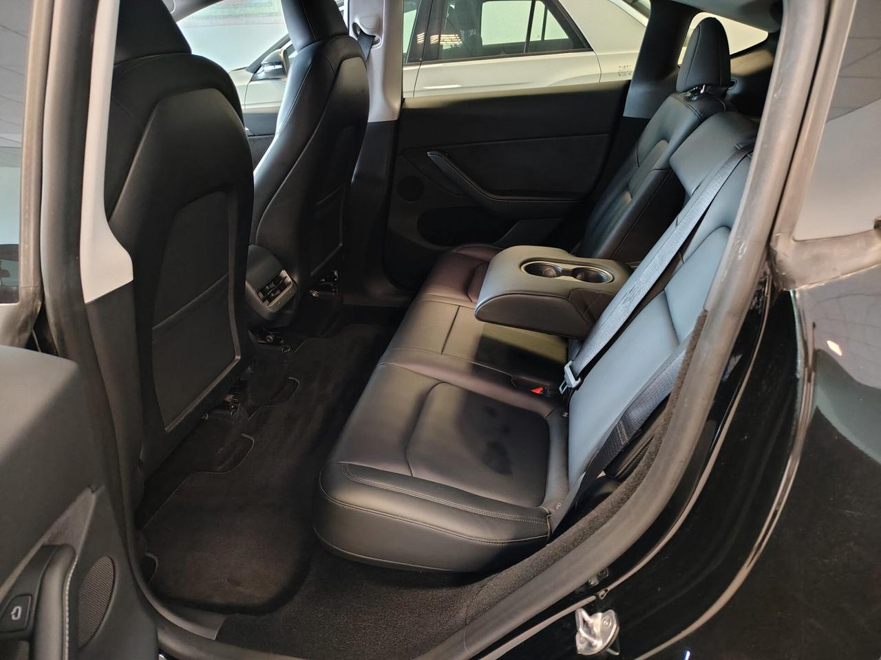 Tesla Model Y AWD Performance