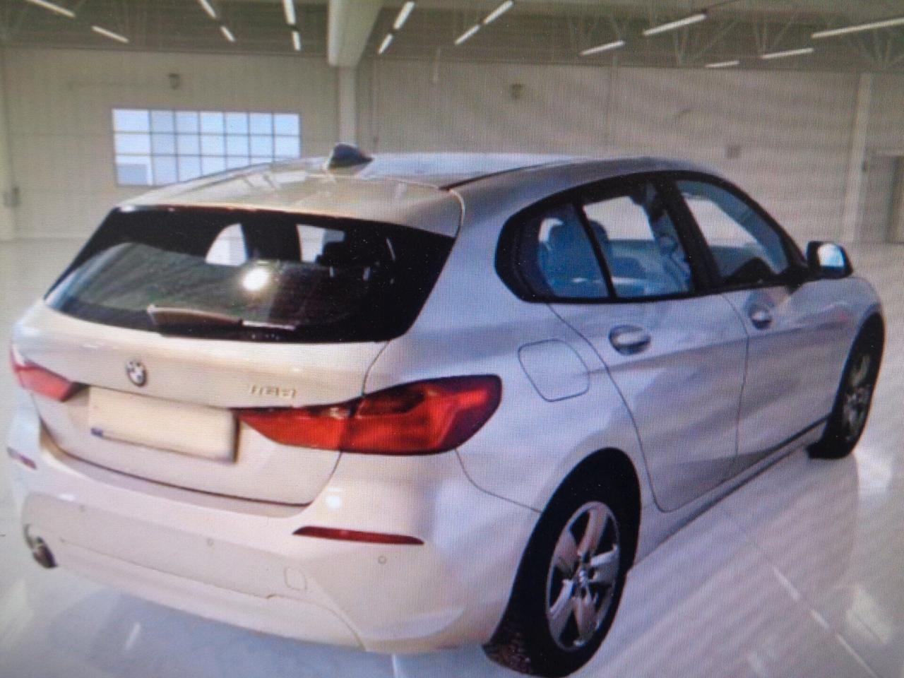 Bmw 116 116d 5p. Business Advantage