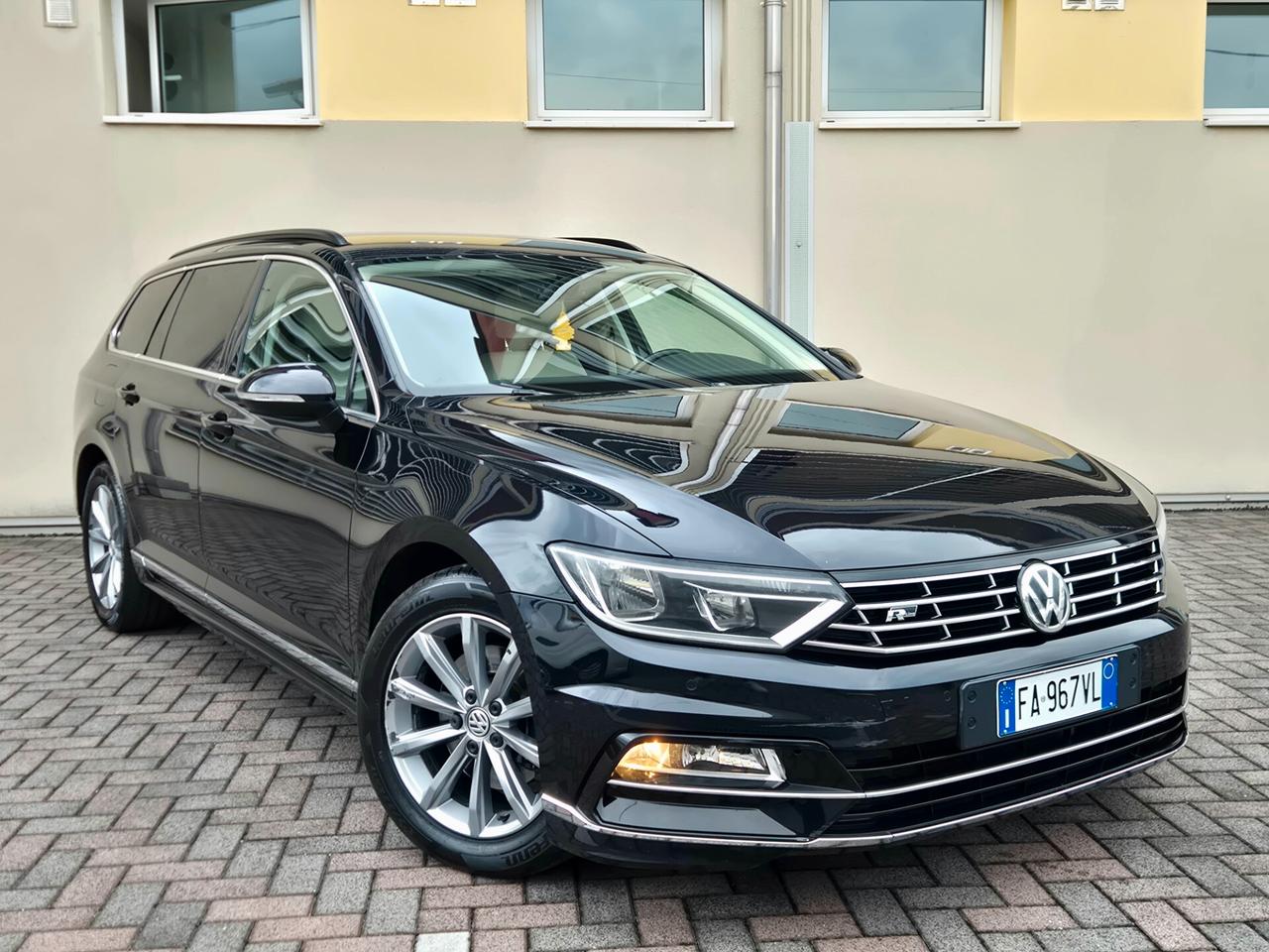 Volkswagen Passat Variant R-Line 1.6 TDI DSG