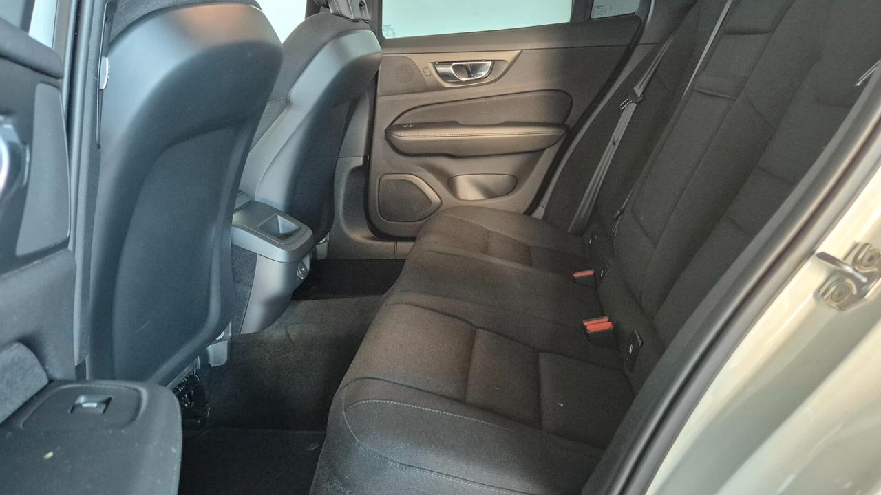 Volvo V60 B4 (d) Geartronic Momentum Business