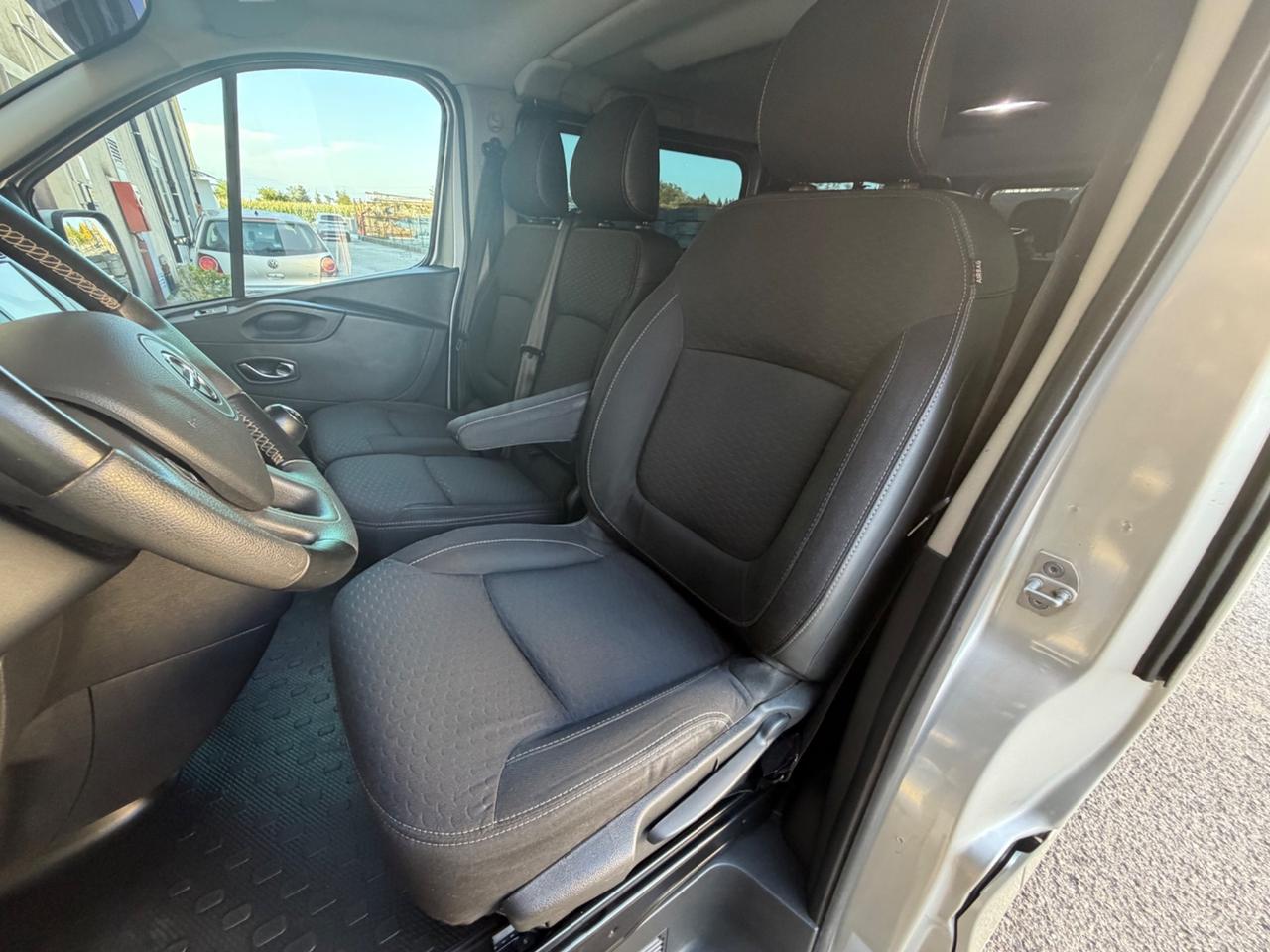 Opel Vivaro 9 POSTI