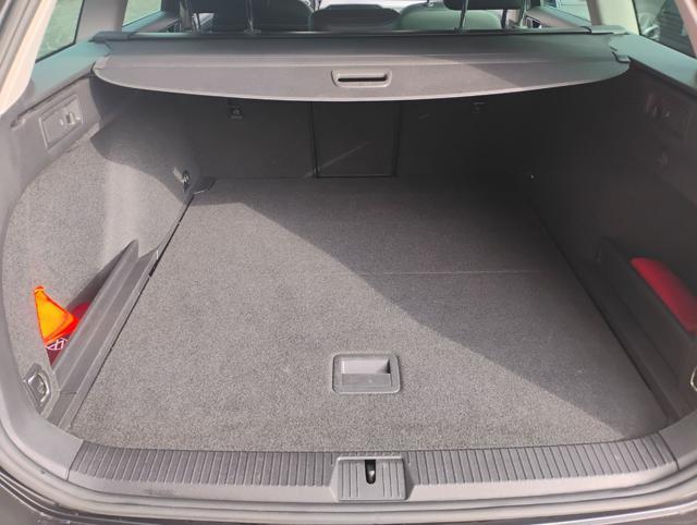 VOLKSWAGEN Passat Variant 2.0 TDI SCR EVO DSG Executive R-LINE