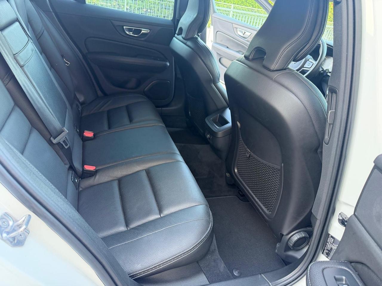 Volvo V60 Cross Country D4 AWD Geartronic Business Plus