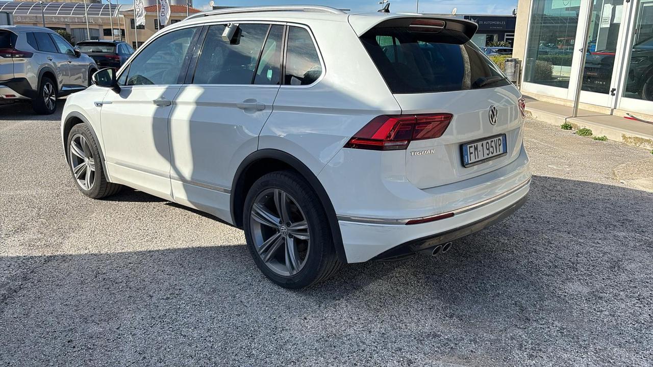 VOLKSWAGEN Tiguan II 2016 - Tiguan 2.0 tdi Advanced R-Line Exterior Pack 150cv dsg