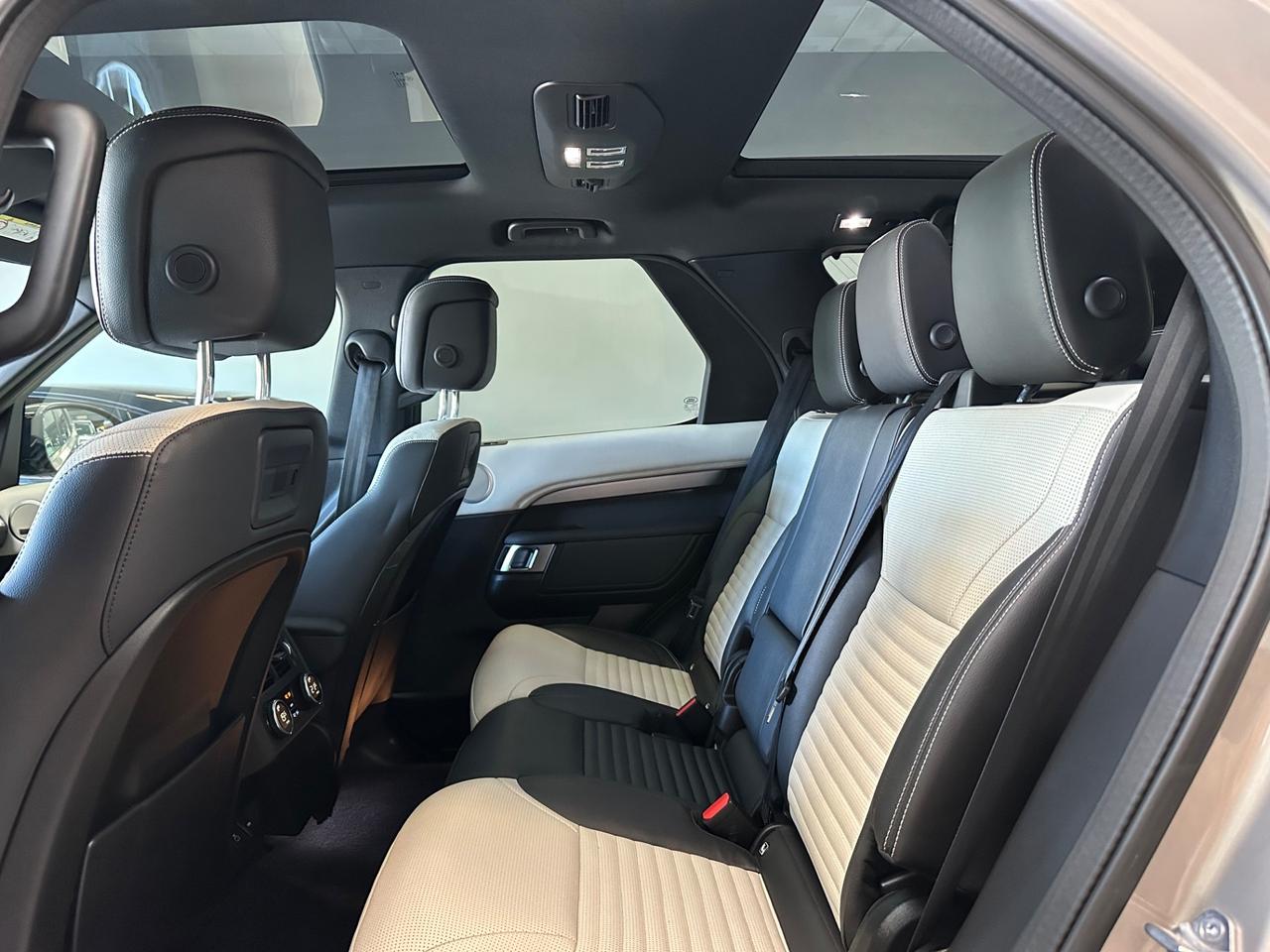 Land Rover Discovery 3.0D I6 249 CV AWD Auto R-Dynamic HSE 7 posti