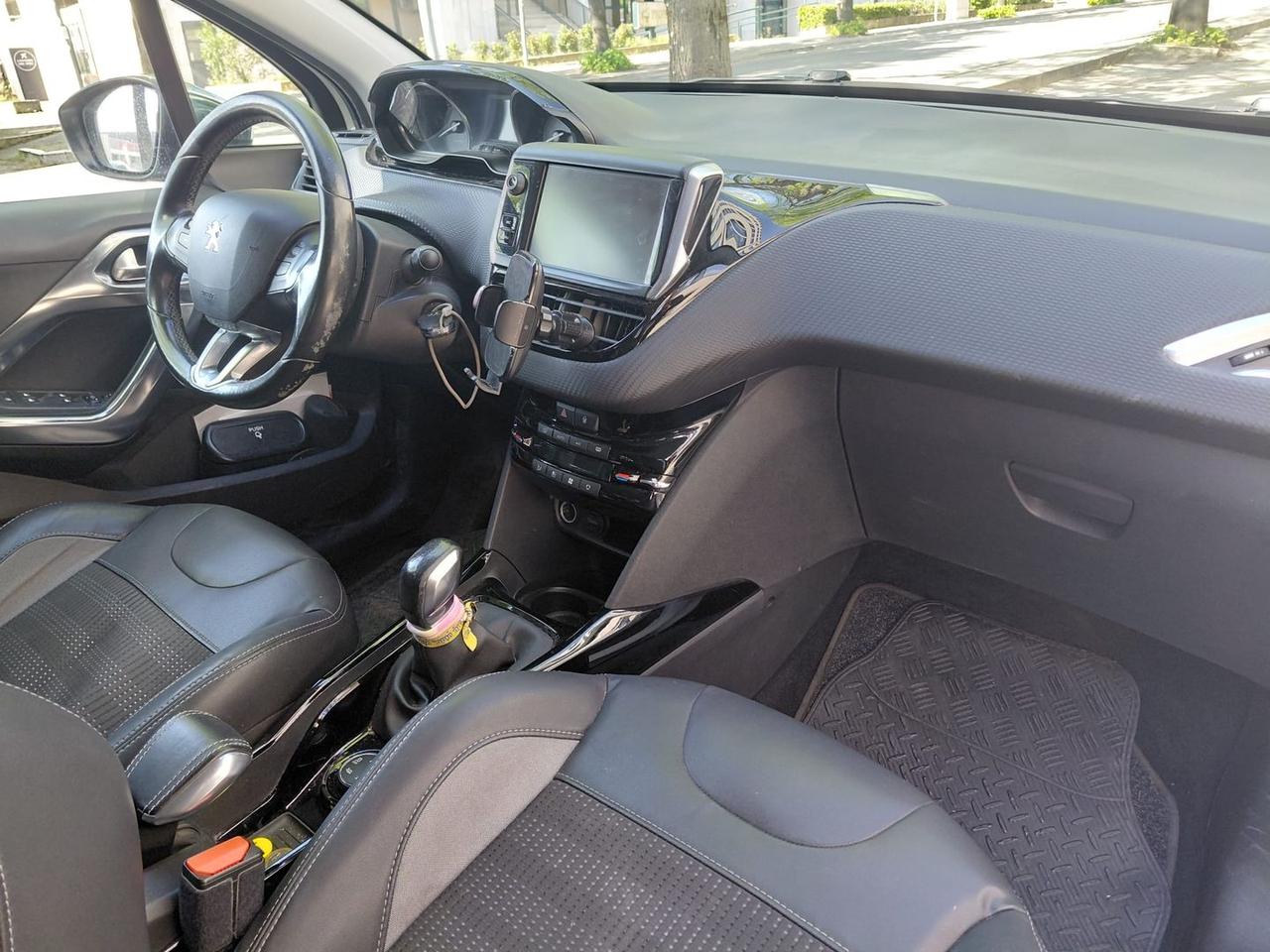 Peugeot 2008 Allure 1.6 Blue HDI 100 #10511