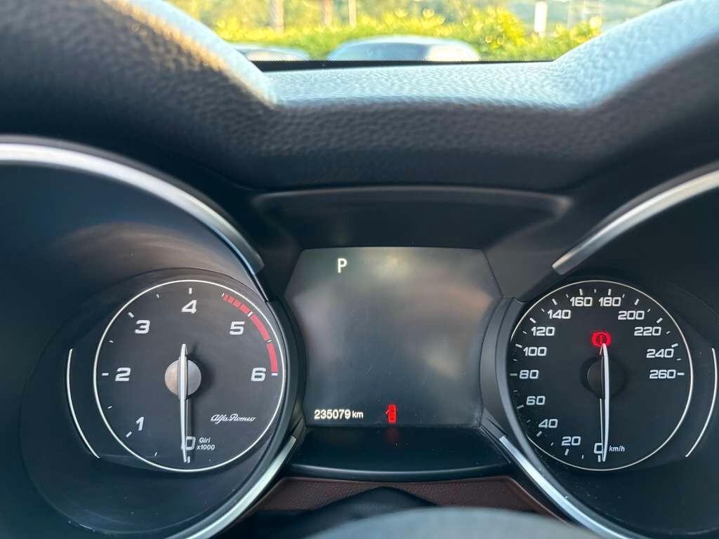Alfa Romeo Stelvio 2.2 Turbodiesel 210 CV AT8 Q4 Executive 2018 / KM 235.000 Tua a solo 149 Euro al mese