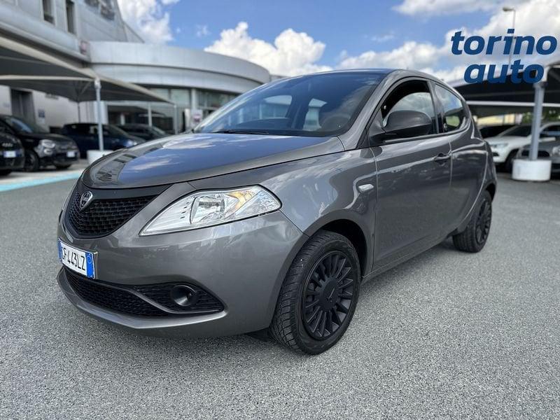 Lancia Ypsilon 1.0 FireFly 5 porte S&S Hybrid Silver