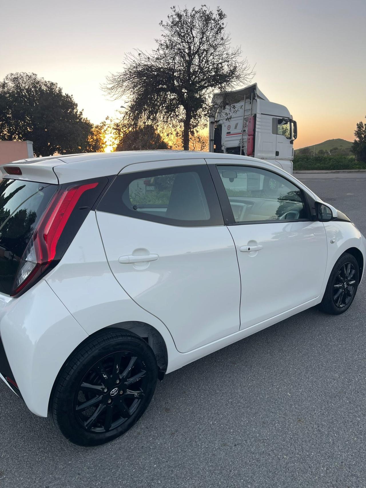 Toyota Aygo 1.0 VVT-i 69 CV 5 porte x-play