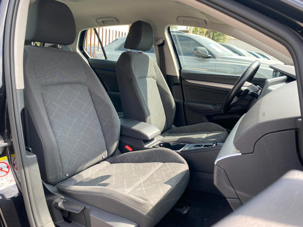 Volkswagen Golf 8 Life 2.0 TDI 116CV DSG