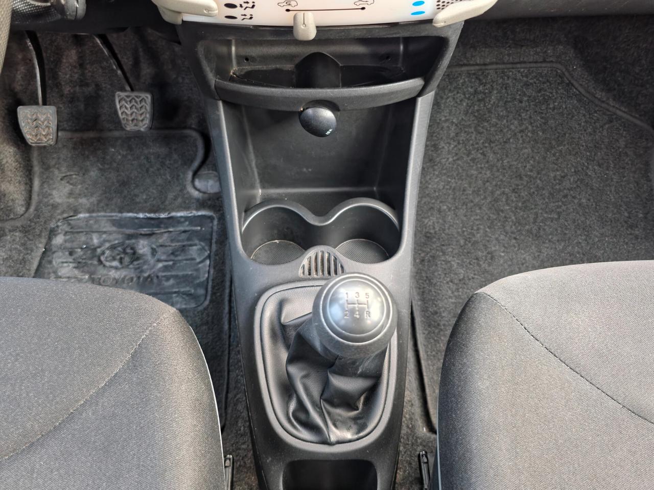Toyota Aygo 1.0 12V VVT-i 5 porte Cool Soda Connect CV-68 E5B Manuale NEO 2014