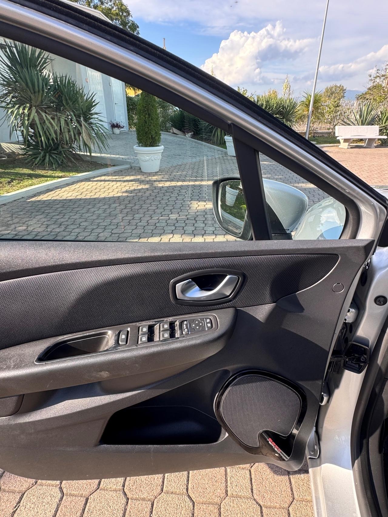 Renault Clio dCi 8V 75 CV Start&Stop 5 porte Energy Duel