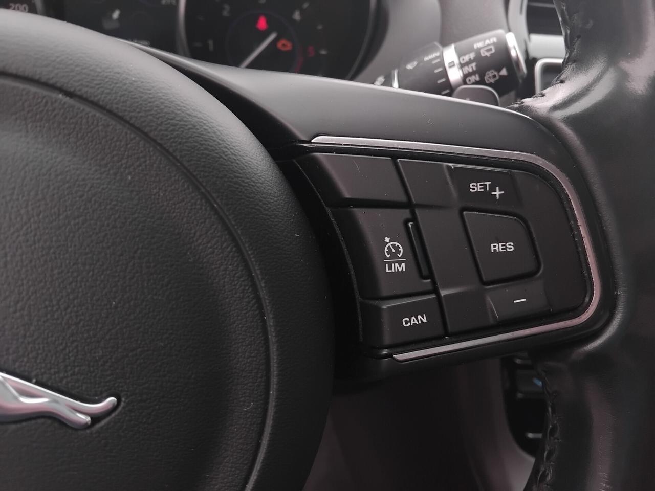 Jaguar F-Pace 2.0 D 180 CV Portfolio permuto