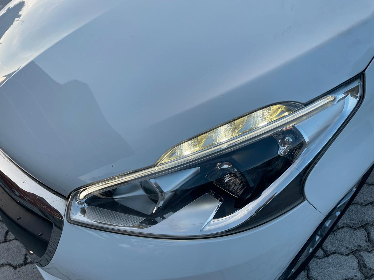Peugeot 208 PureTech 82 5 porte Allure CINGHIA NUOVA !!!