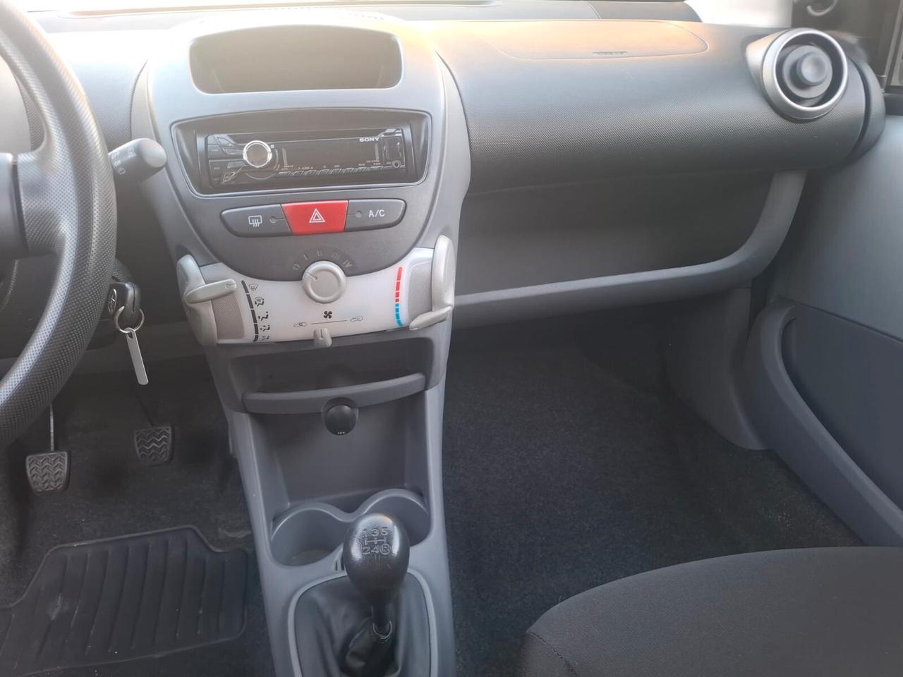 Toyota Aygo 1.0 12V VVT-i 3 porte Sol 68Cv (50Kw)