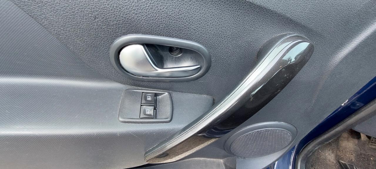 DACIA SANDERO 1,0 GPL DI SERIE CASA MADRE 100 CV TELEFONO X NEOPATENTATI IMPECCABILE