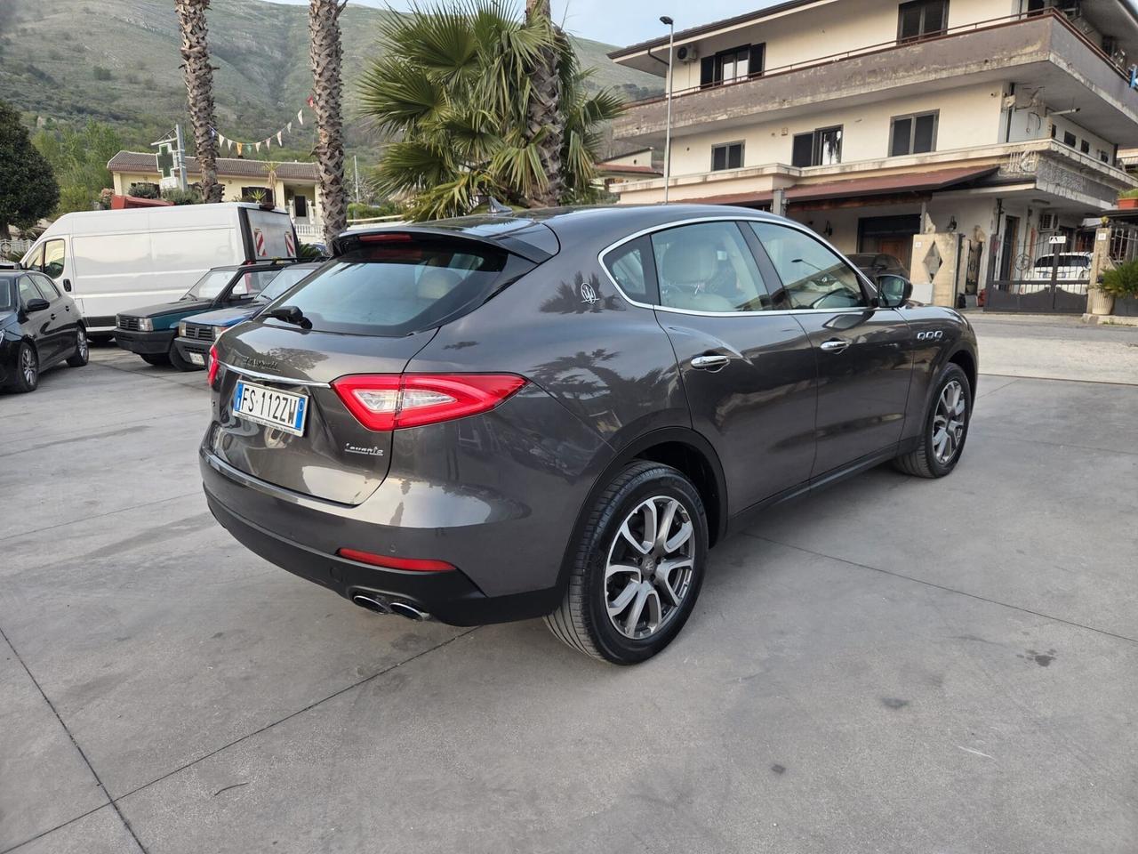 Maserati Levante V6 Diesel 275 CV AWD Granlusso - DA VETRINA !!