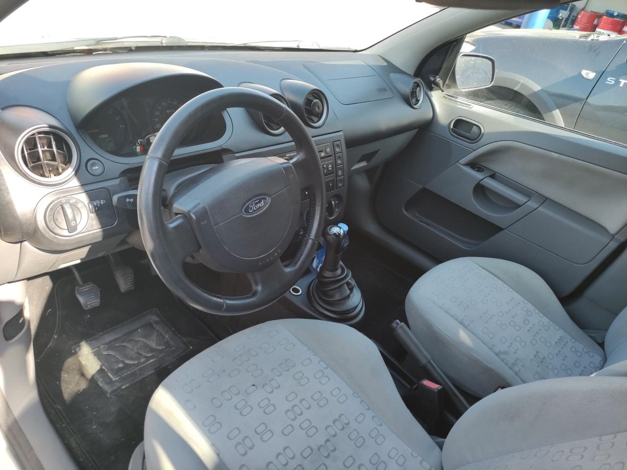 Ford Fiesta 1.4 16V 5p. Ghia