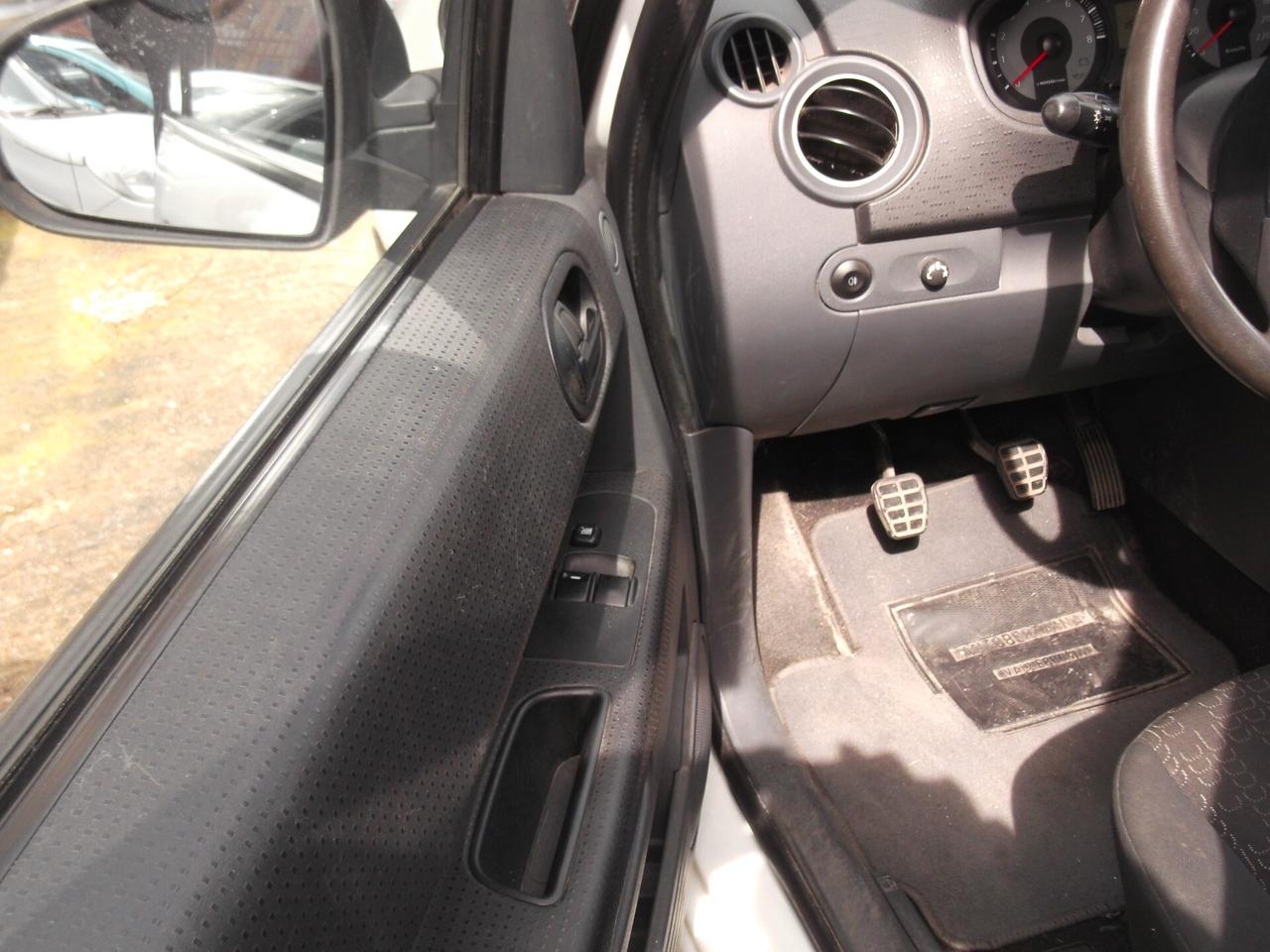 Mitsubishi Colt 1.3 5p. Inform - 34