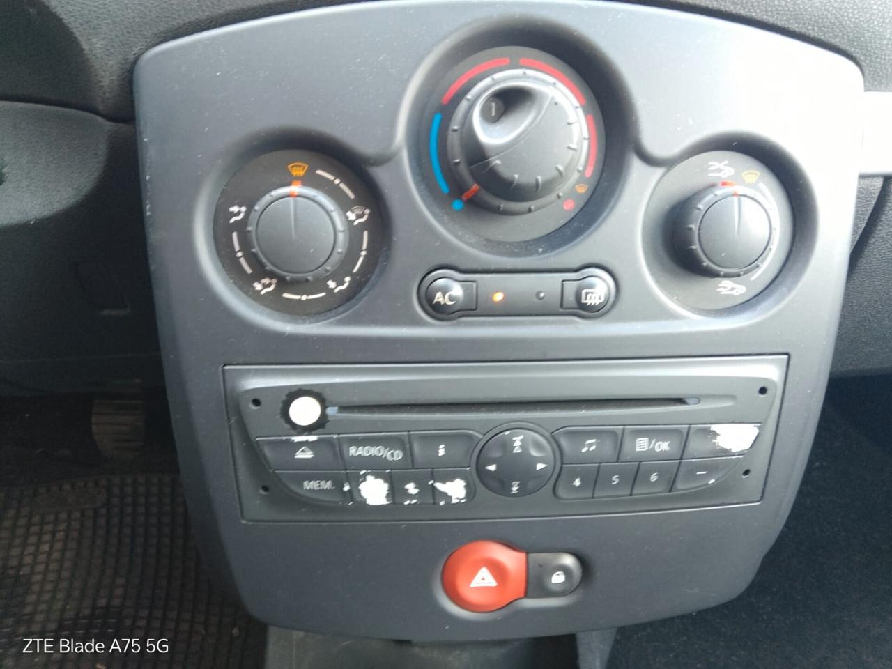 Renault Clio 1.2 benzina neopatentati