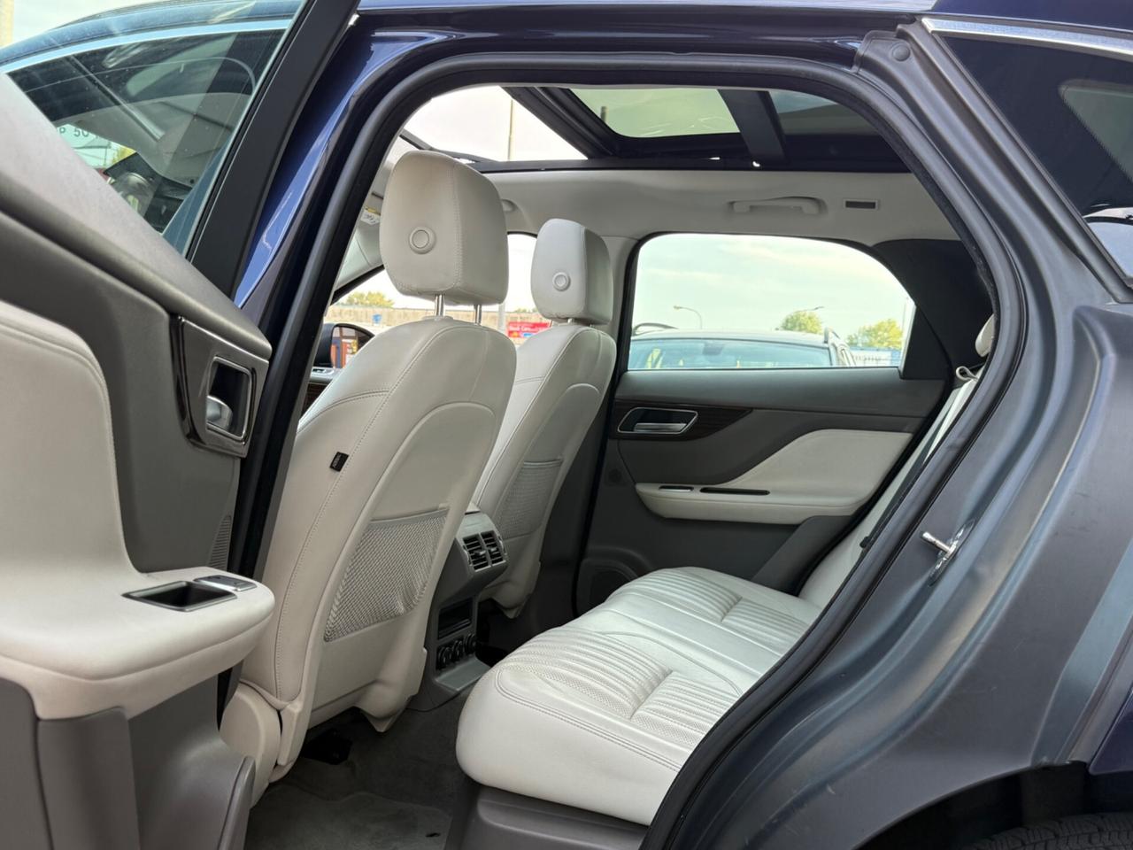 Jaguar F-Pace TURBO NUOVO 4x4 2.0 D 180 CV aut. Portfolio