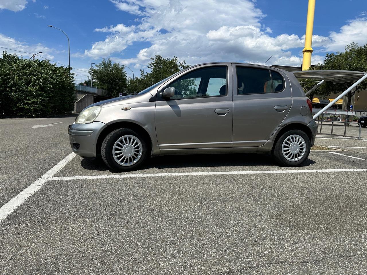 Toyota Yaris 1.0i 16V cat 5 porte