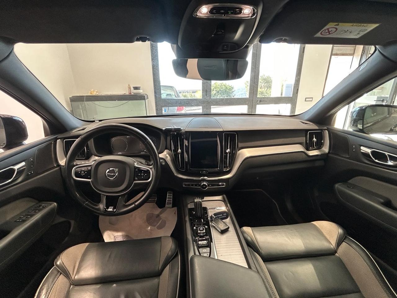 Volvo XC 60 XC60 D5 AWD Geartronic R-design