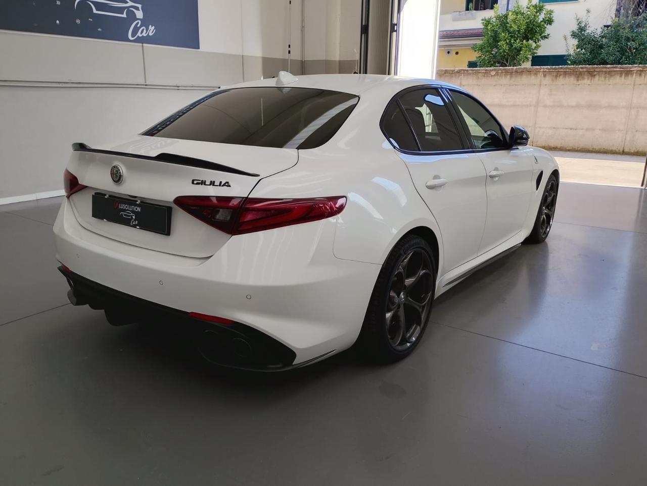 Alfa Romeo Giulia 2.9 V6 Bi-Turbo AT8 Quadrifoglio