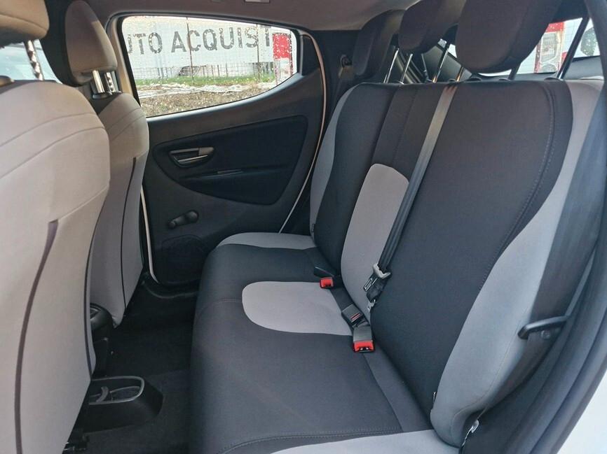 Lancia Ypsilon 1.2 69 CV 5 porte Silver