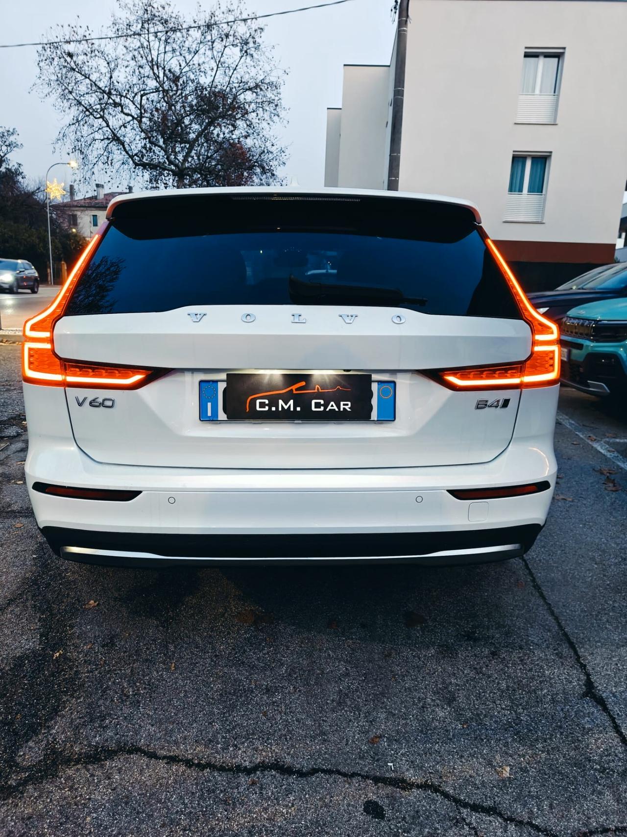 Volvo V60 Cross Country B4 (d) AWD automatico Plus