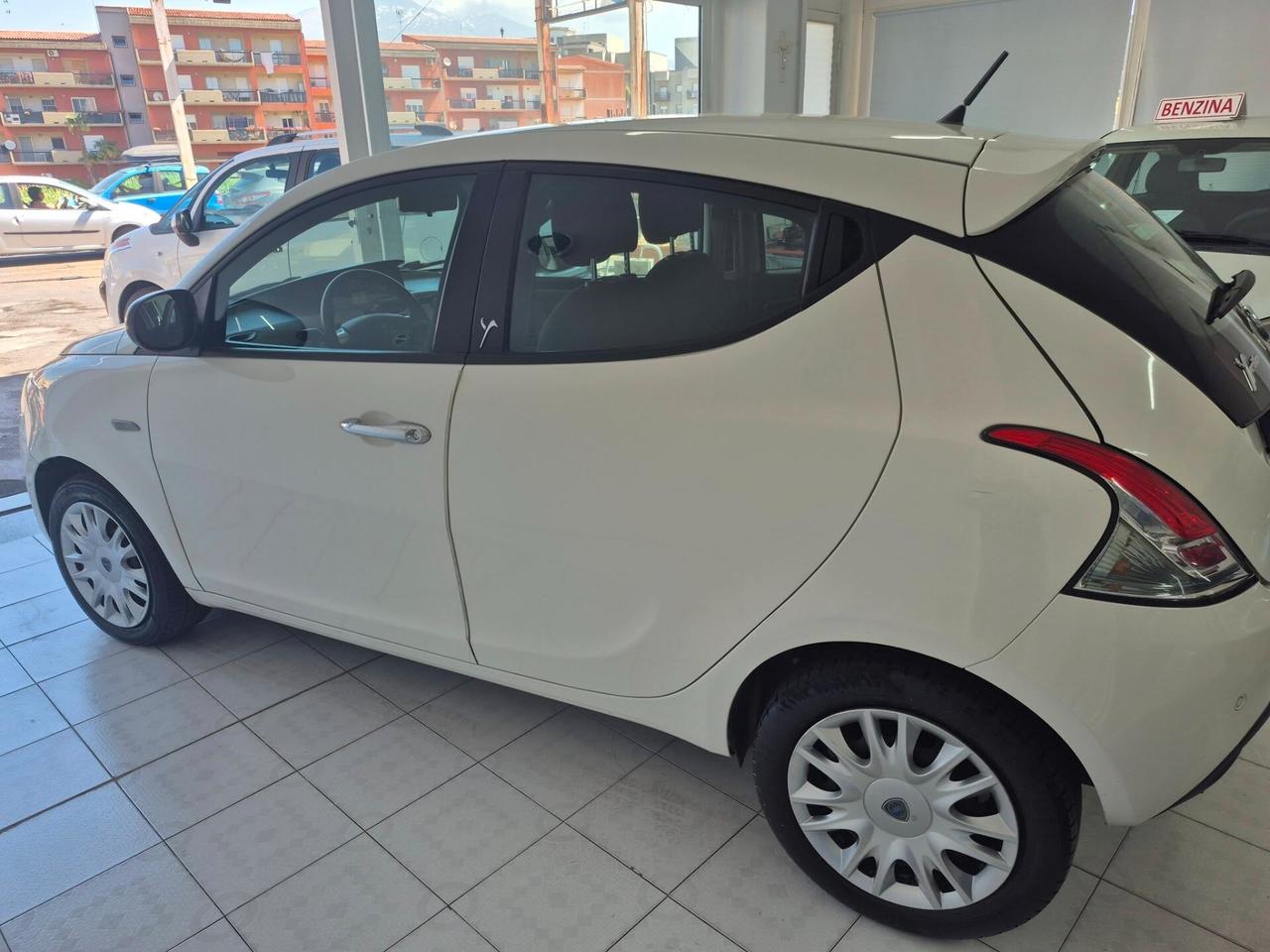 Lancia Ypsilon 0.9 TwinAir 85 CV 5 porte S&S DFN Gold