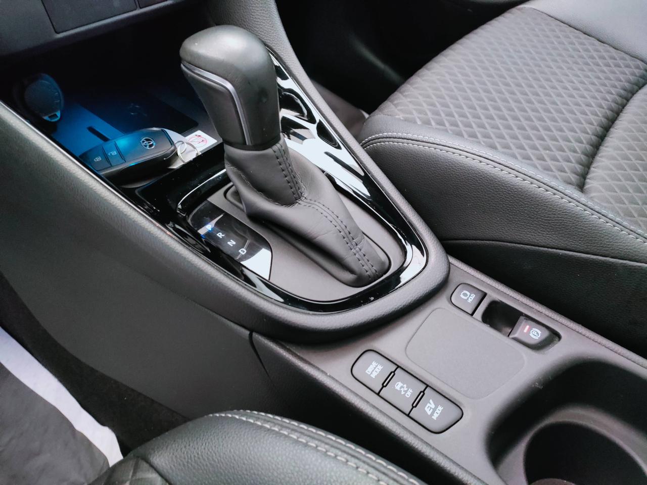 TOYOTA Yaris IV 2020 - Yaris 1.5h Lounge