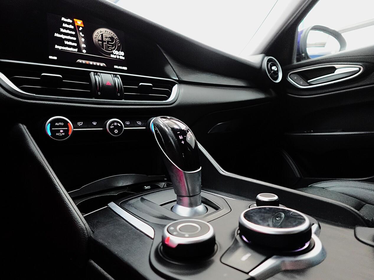 Alfa Romeo Giulia 2.2 MJT 180 CV AT8 SUPER