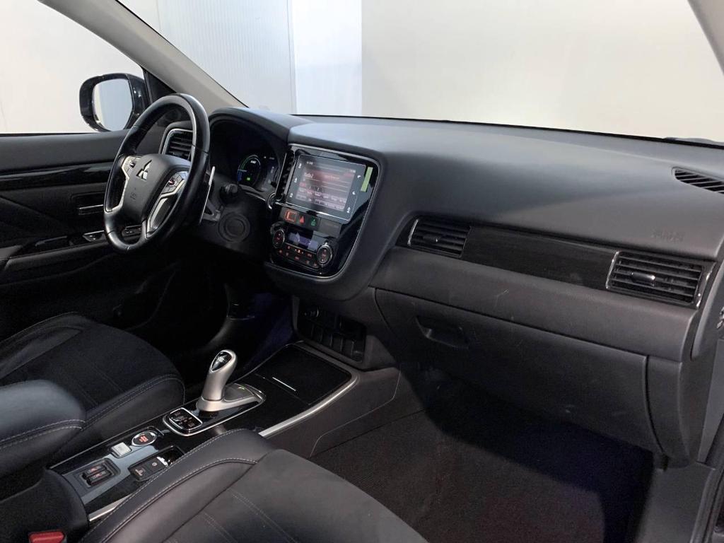 Mitsubishi Outlander 2.0 Mivec PHEV Instyle 4WD CVT