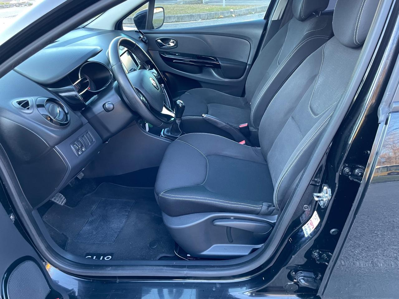 Renault Clio 1.2 16V 5 porte Live!* Neo patentati *