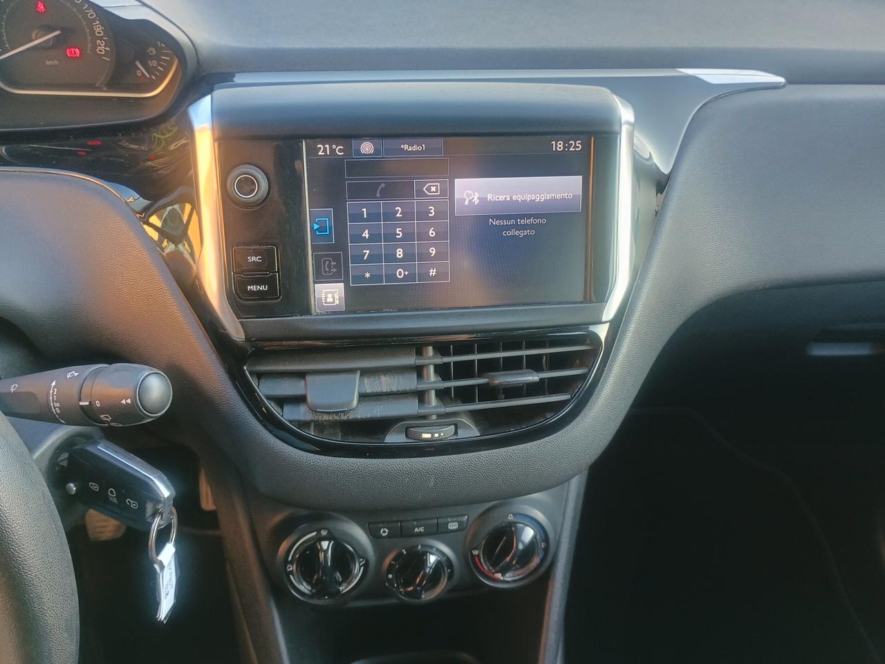 PEUGEOT 208 NEOPATENTATI