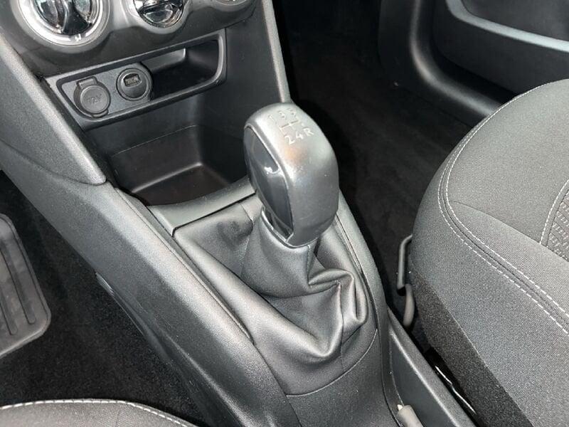 Peugeot 208 I 2015 1.2 puretech Active s&s 82cv 5p neopatentati