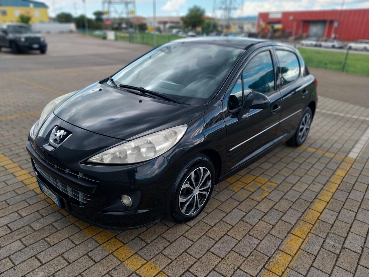 Peugeot 207 1.4 HDi 70CV 5p. Active