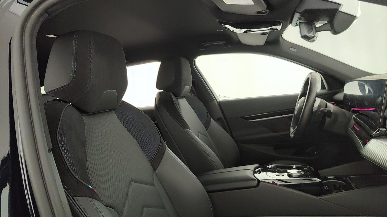 BMW 520d Touring 48V xdrive MSport Pro auto