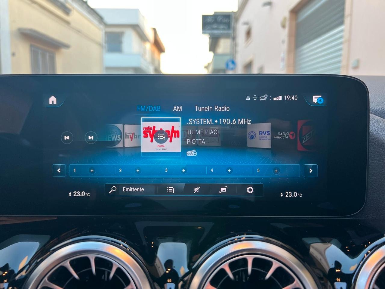 MERCEDES-BENZ GLA 200D PREMIUM 2.0 150CV TETTO NAVI CAM ANNO 2022