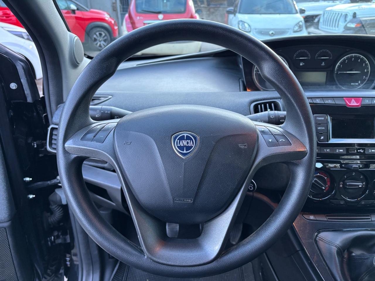Lancia Ypsilon 0.9 TwinAir 85 CV 5 porte Metano Ecochic Silver