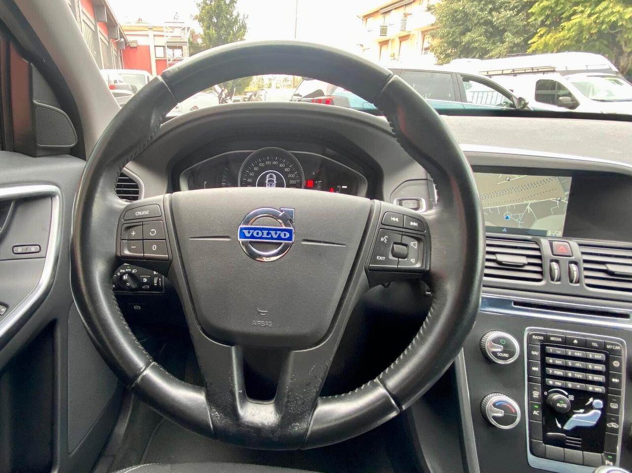 Volvo XC 60 XC60 D3 Geartronic R-design Momentum